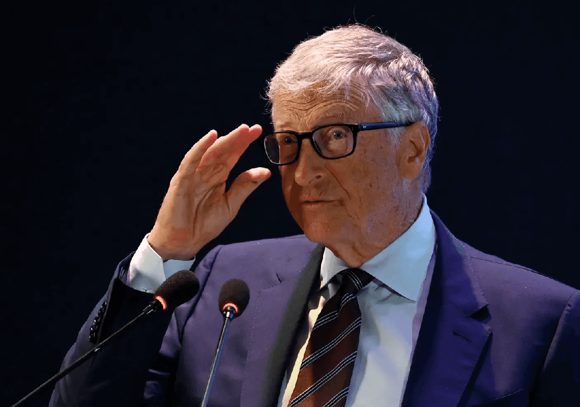 ביל גייטס חוזה: שני המקצועות שייעלמו לטובת AI תוך עשר שנים