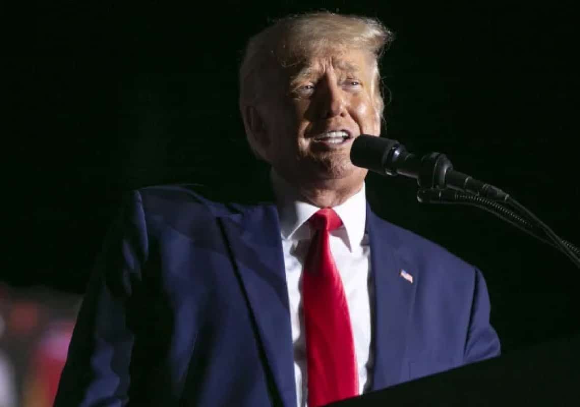 על רקע החקירות נגדו: ירידה במספר התומכים בטראמפ