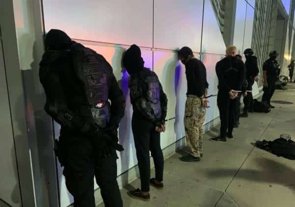 עשרות עצורים במהלך ערב הבחירות בלוס אנג'לס