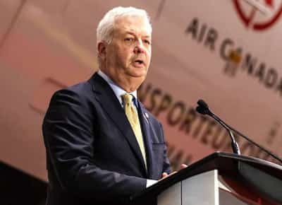 מילה אחת בצרפתית היתה יכולה להציל אותו: נפילתו של מנכ"ל אייר קנדה בגלל קשיי שפה