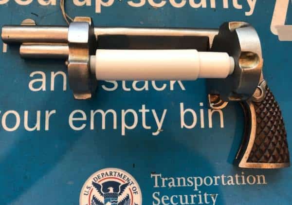 ארזת לבד? מתקן לנייר טואלט עורר בהלה בנמה"ת ניוארק