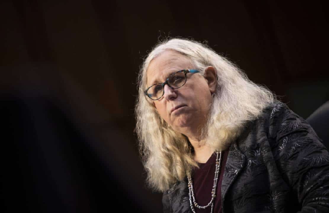 'השילוש הקדוש הפרוגרסיבי': בכירה טראנסג'נדרית בבית הלבן משחררת הצהרה - "שינוי האקלים הוא גזעני"