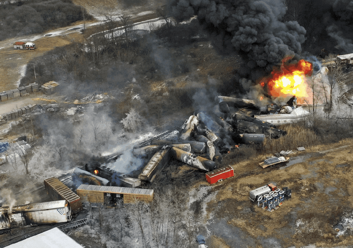 חשש מפיצוץ 'קטסטרופלי' עקב תאונת רכבת משא - שגרמה לדליפת כימיקלים מסוכנים 