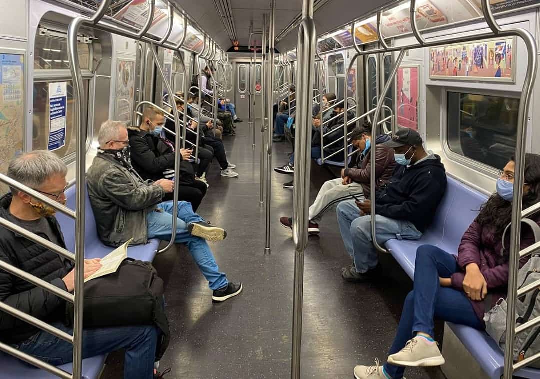לקראת חזרה לשגרה בניו יורק? כמות הנוסעים ברכבת התחתית זינקה לשיא של 13 חודשים