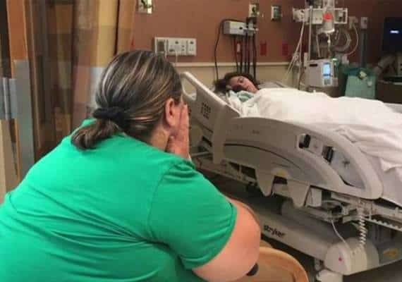 דרום פלורידה: 2 תלמידי תיכון מאושפזים במצב קשה לאחר שהותקפו מחוץ לבית הספר