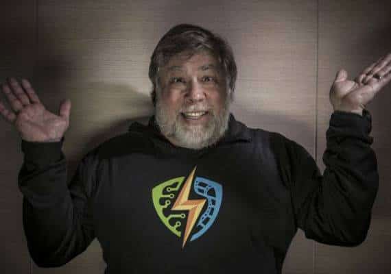 מייסד אפל עזב את הרשת החברתית פייסבוק: "המשתמשים הם המוצר"