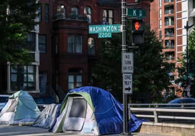 בית מחסה או מעצר: ממשל טראמפ מציב אולטימטום לחסרי הבית 