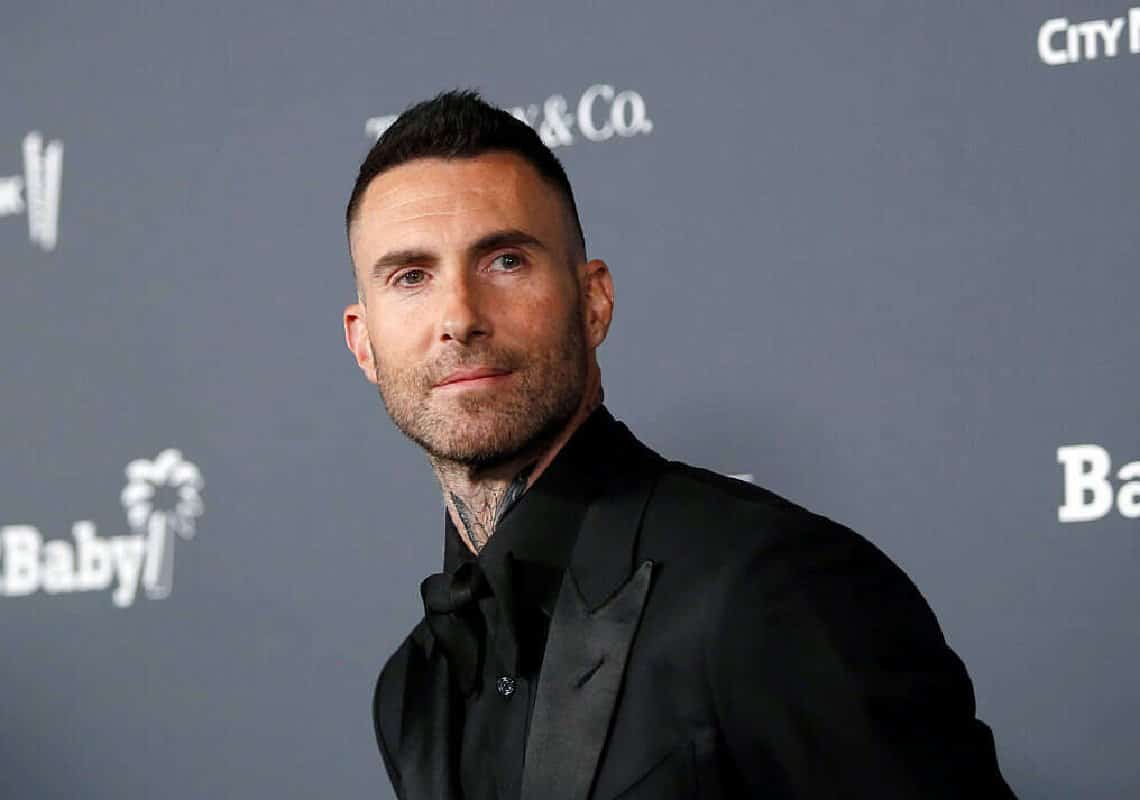 בעקבות האשמות על בגידה: אדם לוין מגיב לראשונה 