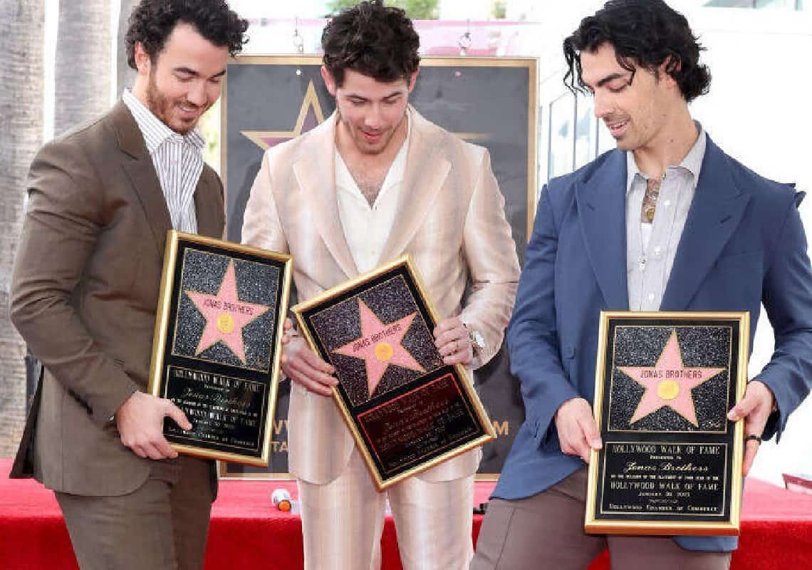 האחים ג׳ונאס מקבלים כוכב בשדרות הוליווד: ״בכינו ללא הפסקה, קשה להאמין״
