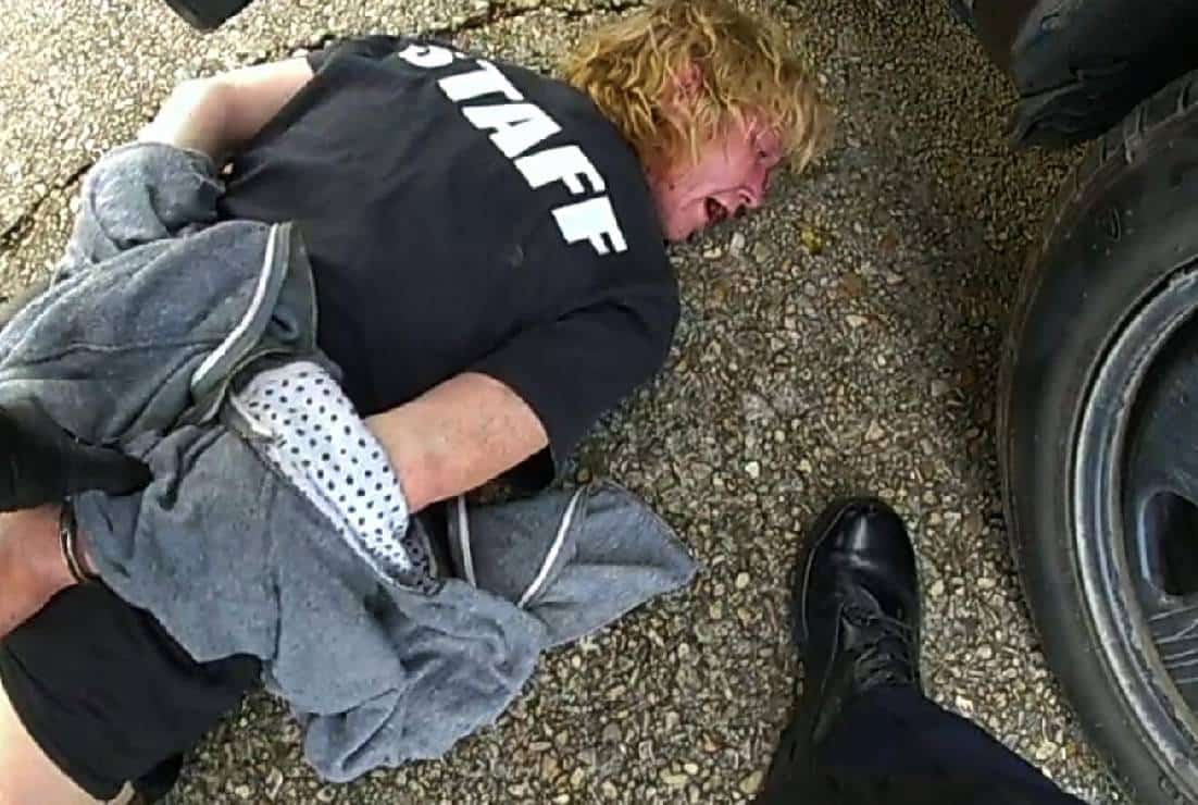 "סוף לקשירת החזיר": לאחר שעלה בחיי מספר עצורים, עתה נוהל האיזוק השנוי המחלוקת יוצא מן החוק במדינה זו