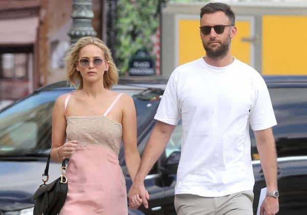 מזל טוב: ג'ניפר לורנס וקוק מארוני התחתנו