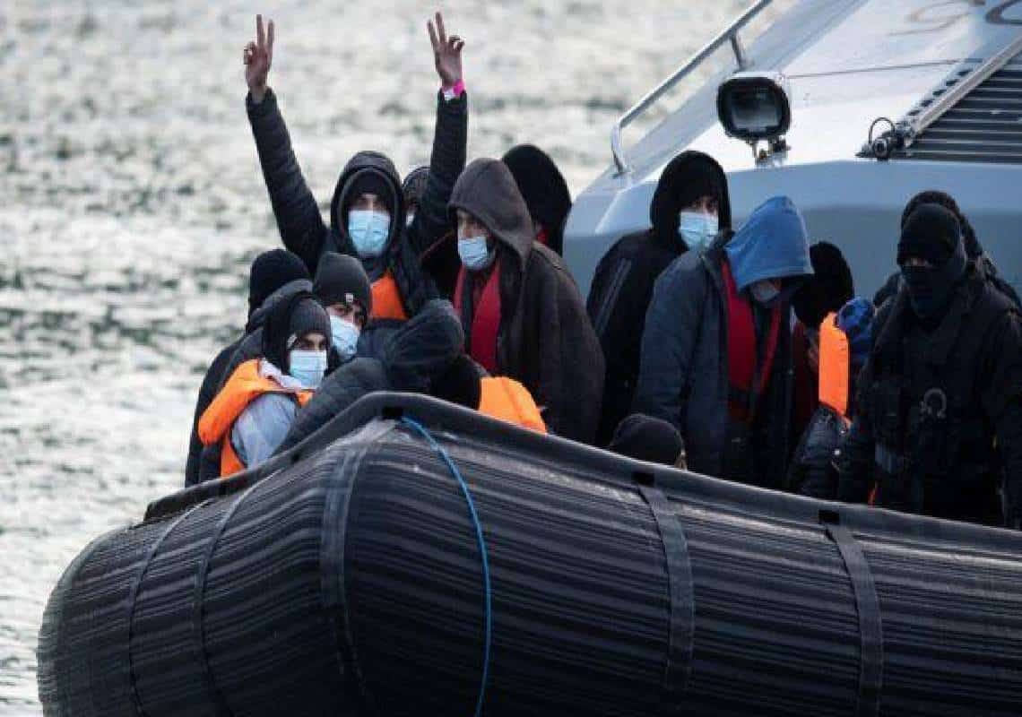 בקרוב בישראל? בריטניה מחזירה לאפריקה מהגרים בלתי-חוקיים