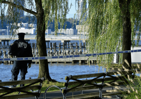 "לא בטוח כאן": 2 גופות מחוברות זו לזו נמצאו במנהטן