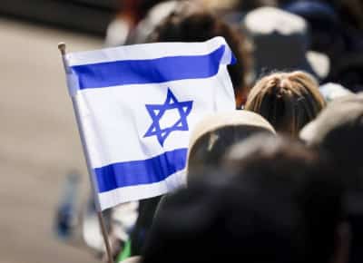 פער מטריד בין זהות לתמיכה: רק 37% מהיהודים האמריקאים מזדהים כציונים - אך 88% תומכים בזכות קיומה של ישראל