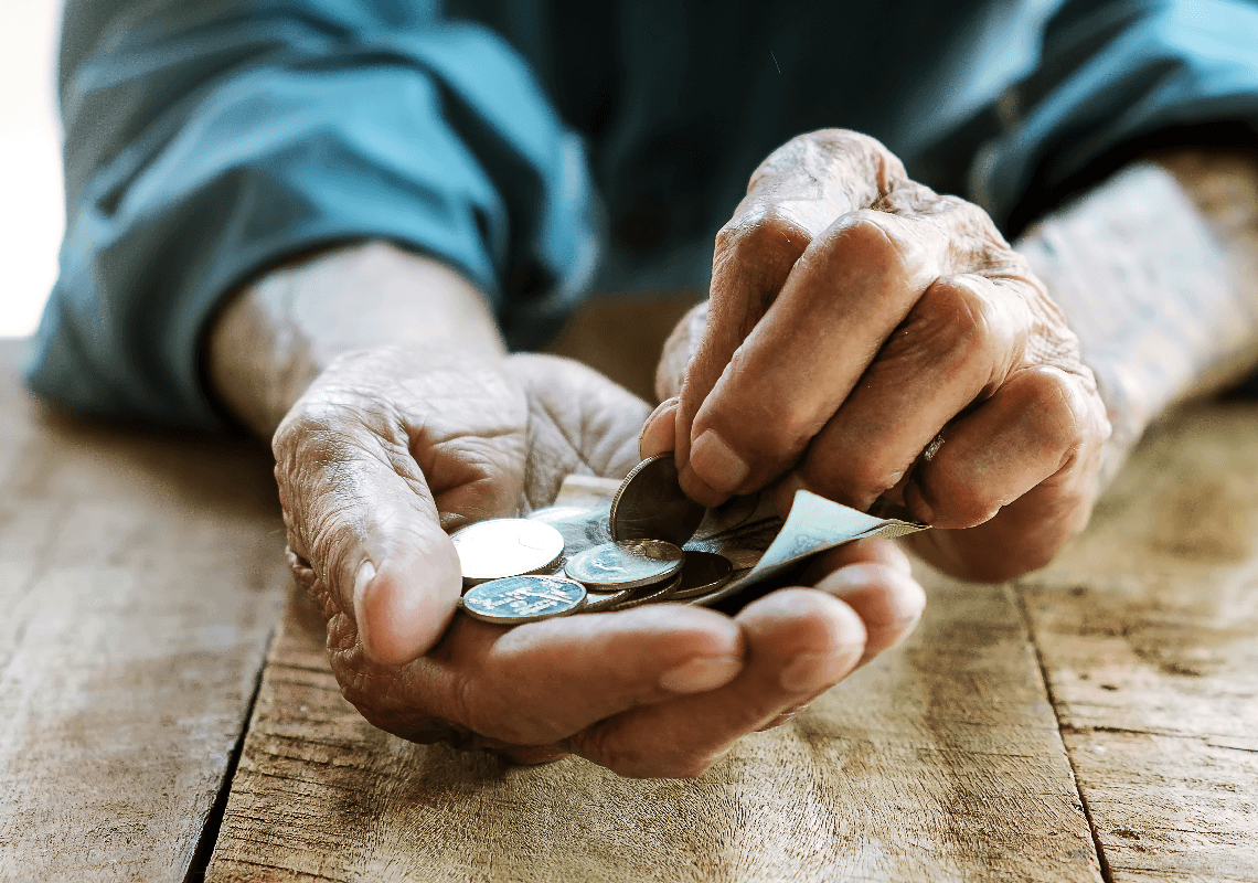 שכנעה את בעלה שהוא חולה באלצהיימר – וגנבה ממנו מאות אלפי דולרים