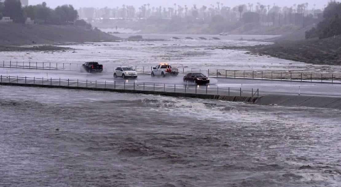 הילרי הותירה את כבישי המדבר של קליפורניה מכוסים מים ובוץ. עכשיו היא מאיימת על אורגון ואיידהו
