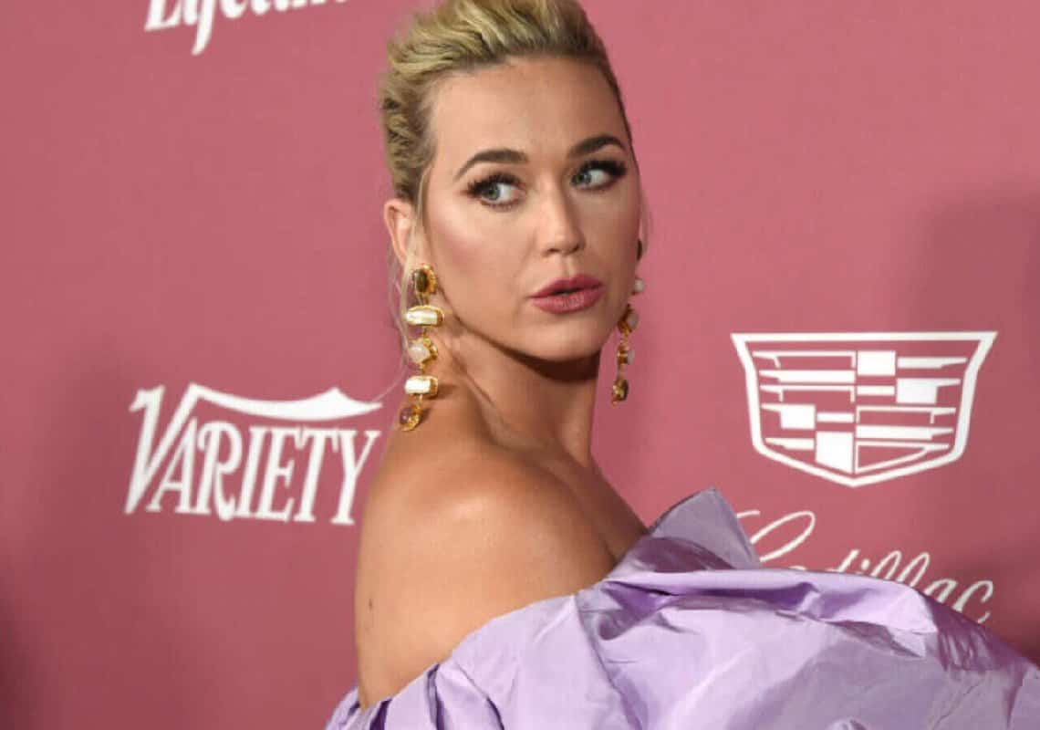 הזמרת קייטי פרי מואשמת בניצול קשישים