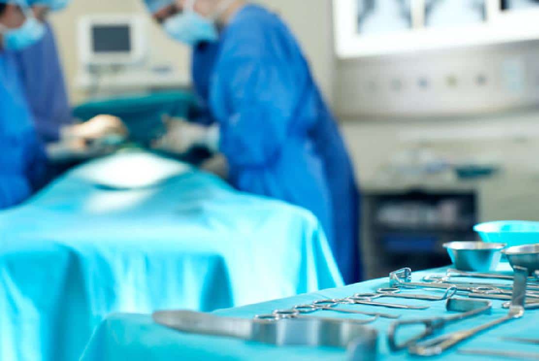 גרמניה: מנתח פוטר לאחר שנעזר בעובד נקיון לביצוע קטיעה