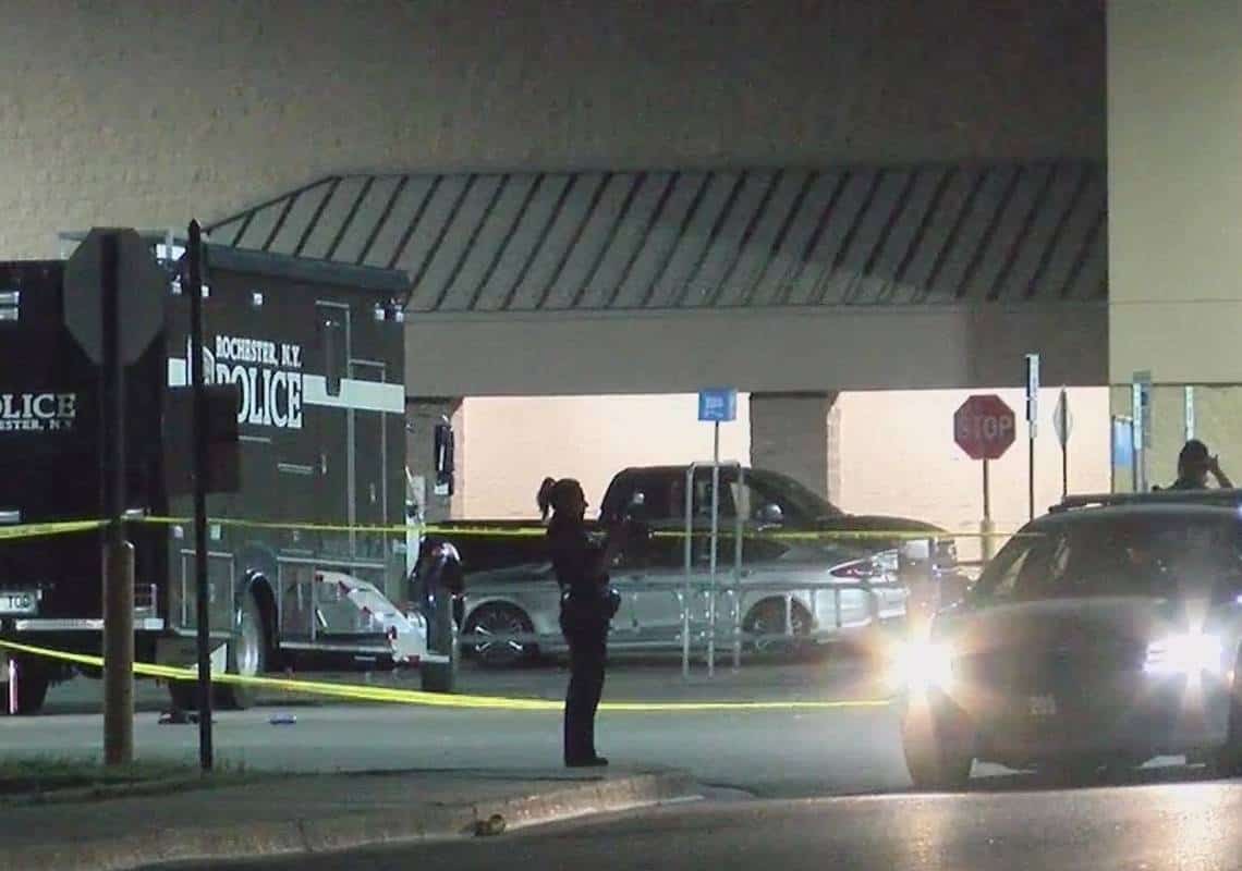 לילה אלים בניו יורק: הרוג ופצועים בתקרית ירי מחוץ לסניף וולמארט