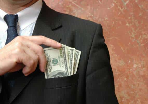 ועדת הכספים בקונגרס בביקורת על מפקח הבנקים: "פתחו חשבונות בלי הסכמה, ולא עשיתם כלום?"