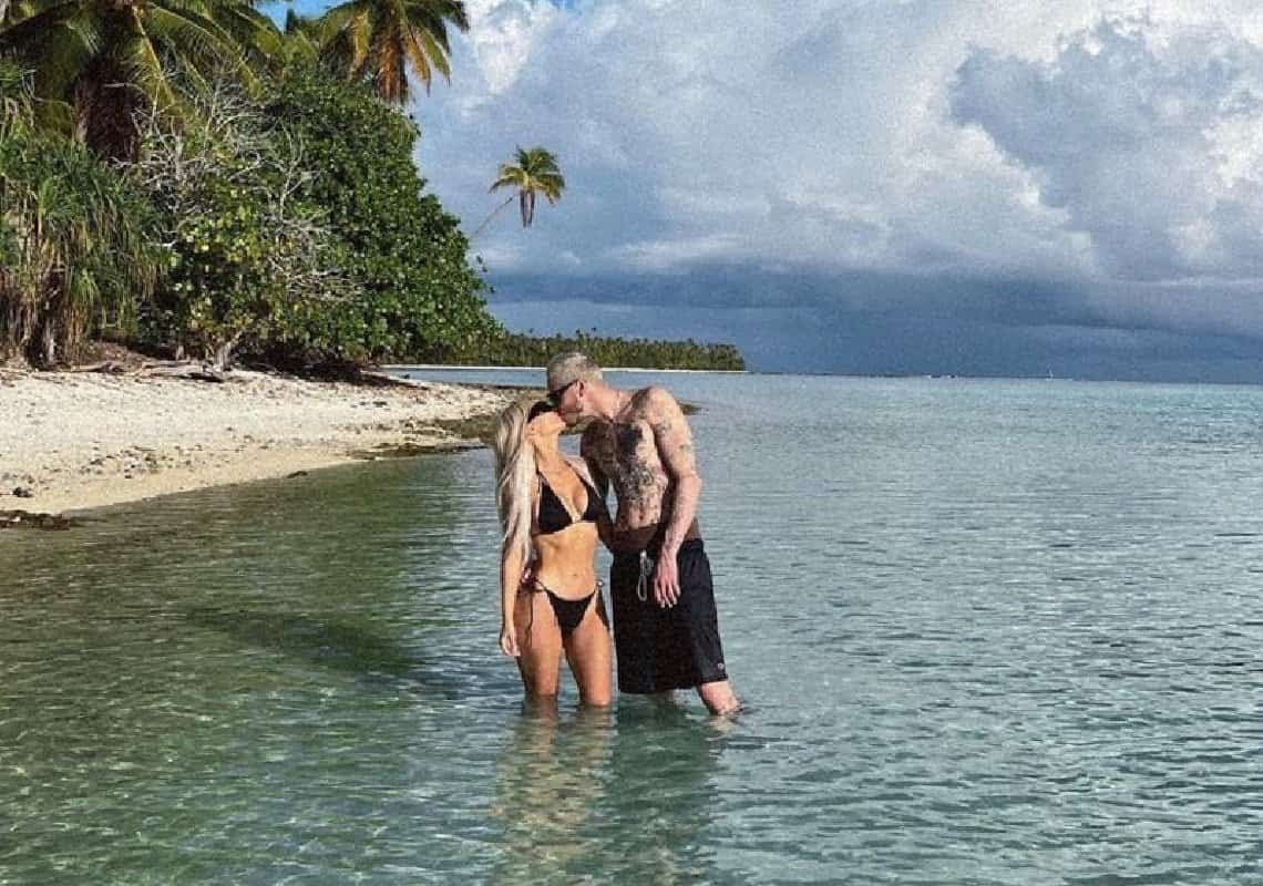 מאוהבים מתמיד: החופשה הרומנטית של קים קרדשיאן ובן זוגה 