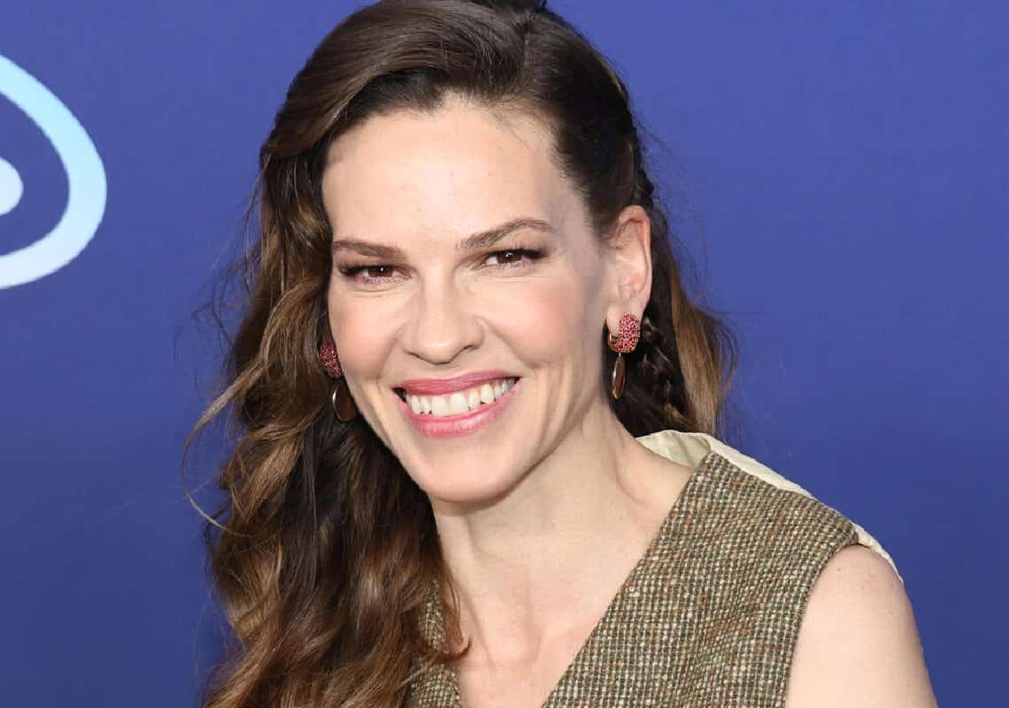 רגע לפני גיל 50: השחקנית הילארי סוואנק ובעלה מאשרים כי הם בהריון ראשון