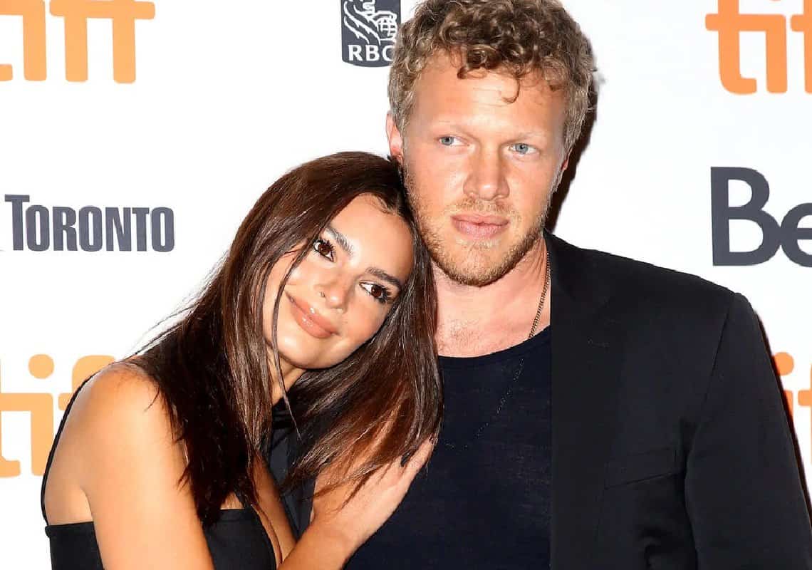 בעלה של אמילי רטאייקאוסקי נחשד בהתנהגות מינית בלתי הולמת כלפי נשים 