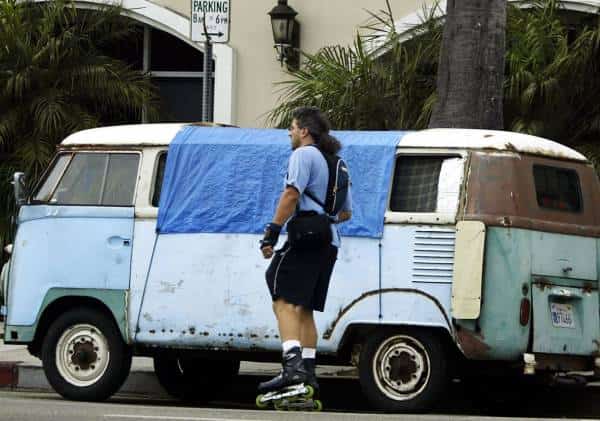 לוס אנג'לס מחריפה את המאבק כנגד תופעת המגורים במכוניות