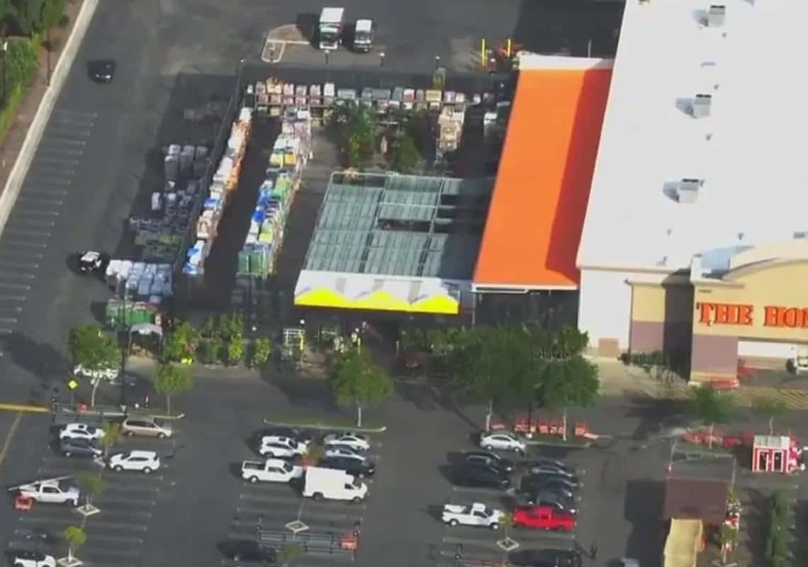 ואלי לוס אנג'לס: גופת גבר נמצאה מחוץ לסניף 'הום דיפו'