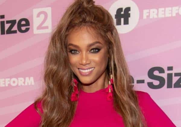 טיירה בנקס נכנסת בצעדים קלים לתפקיד המנחה והמפיקה בפועל של רוקדים עם כוכבים