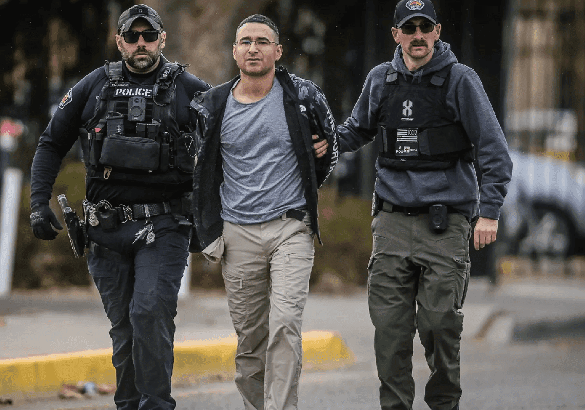 מועמד רפובליקני שהפסיד בבחירות - נעצר בחשד לירי על ביתם של דמוקרטים