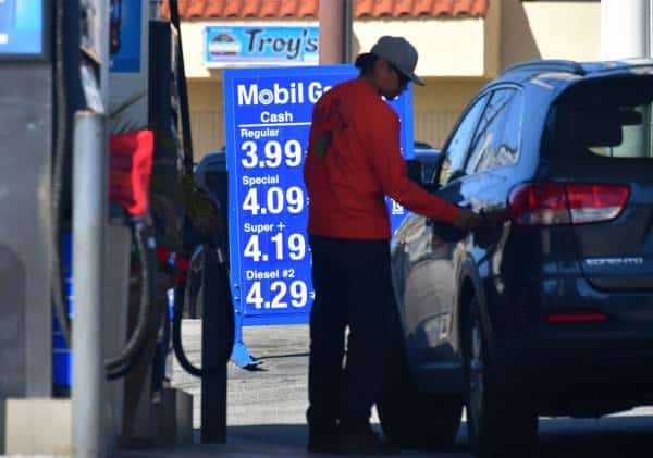 מכה לנהגי קליפורניה: מחירי הדלק יעלו ביום שני