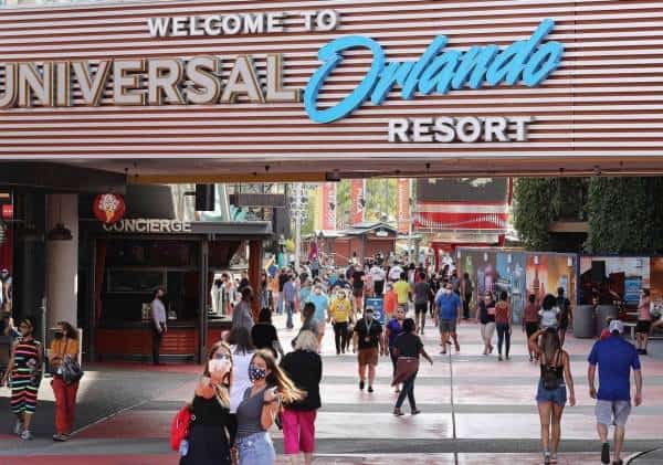 פארק אולפני יוניברסל חוזר לפעילות: "יש סיכון מובנה בהגעה לפארק"