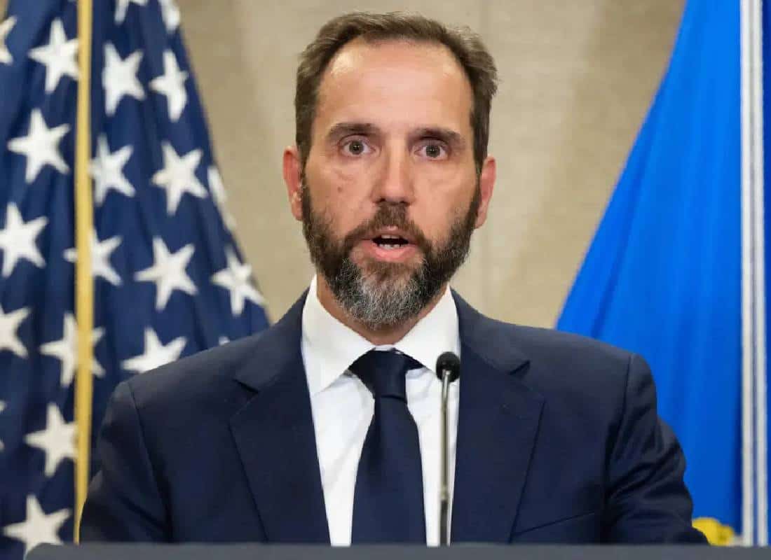 "רעידת אדמה משפטית: התובע המיוחד מבטל את התיקים נגד טראמפ"