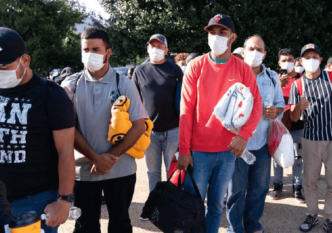 בגלל זרם המהגרים המגיע מטקסס: ראש עיריית וושינגטון הכריזה על מצב חירום 