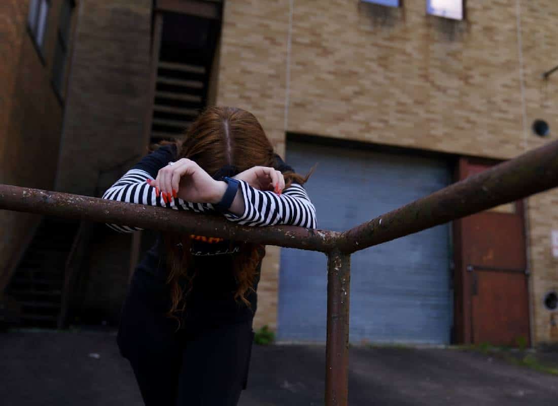 האיש שהיה החוק: מפכ"ל המשטרה סחר בנערה בת 17 והטריד את העיירה כולה