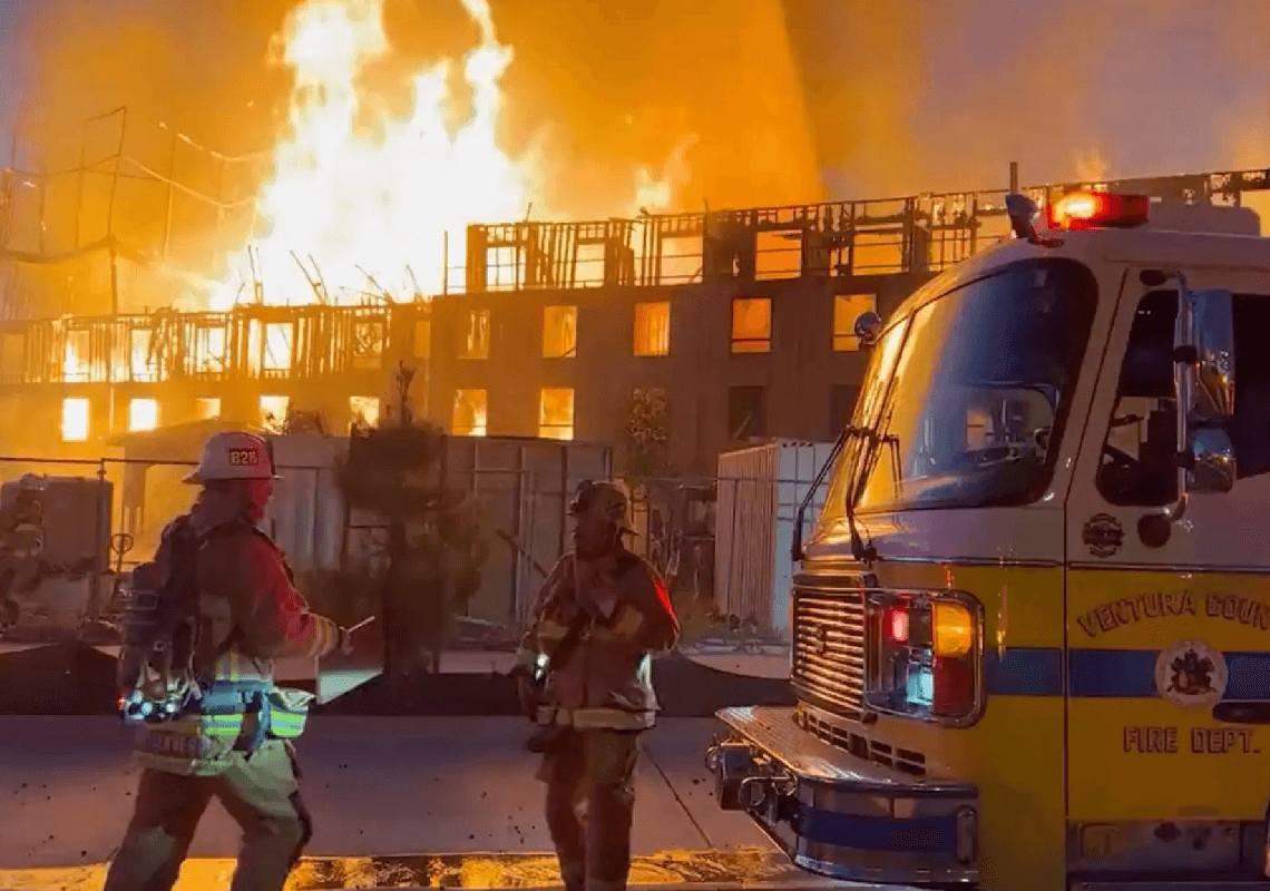 קליפורניה: שריפת ענק פרצה בבית מלון במחוז ונטורה