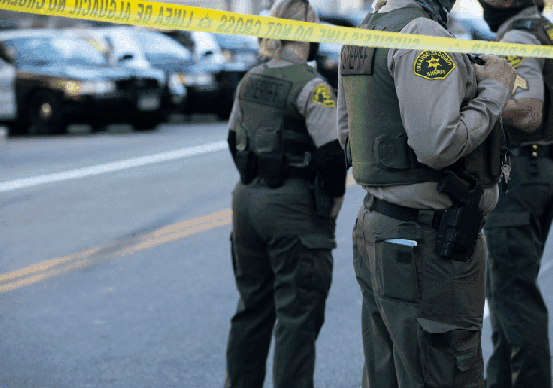 חשד לרצח בלוס אנג'לס: אישה עם פצעי ירי נמצאה על פסי הרכבת