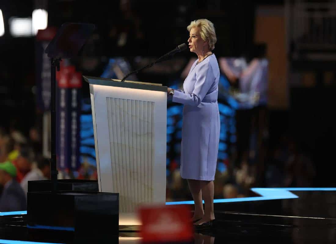  פרשת ניצול מיני מטלטלת: שופט מקפיא תביעה נגד מועמדת טראמפ לתפקיד שרת החינוך 