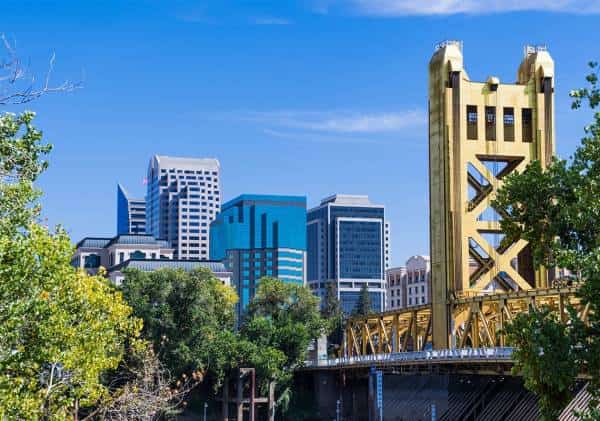 רשות מקומית נוספת בקליפורניה צפויה לשלם "דמי בידוד" לחולי קורונה