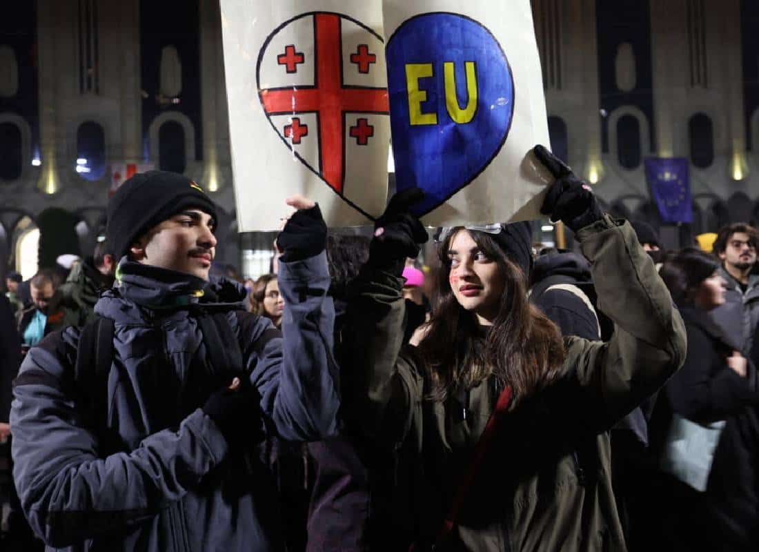 מהומות בגאורגיה: "המדינה בצומת דרכים בין מוסקבה למערב"