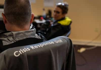 אזרחים במקום שוטרים: לוס אנג'לס בוחנת מודל חדש לטיפול בקריאות חירום