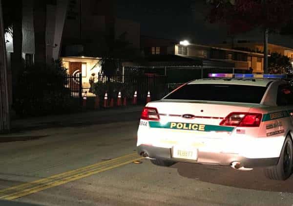 בהלה בקהילה היהודית בפלורידה: מתפלל נורה מחוץ לבית כנסת במיאמי