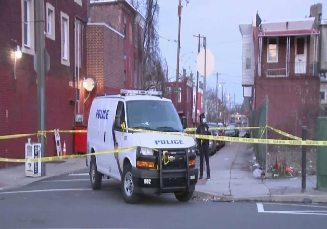 צפו: "הם נסו על נפשם" - 8 פצועים באירוע ירי בתחנת אוטובוס בלב פילדלפיה