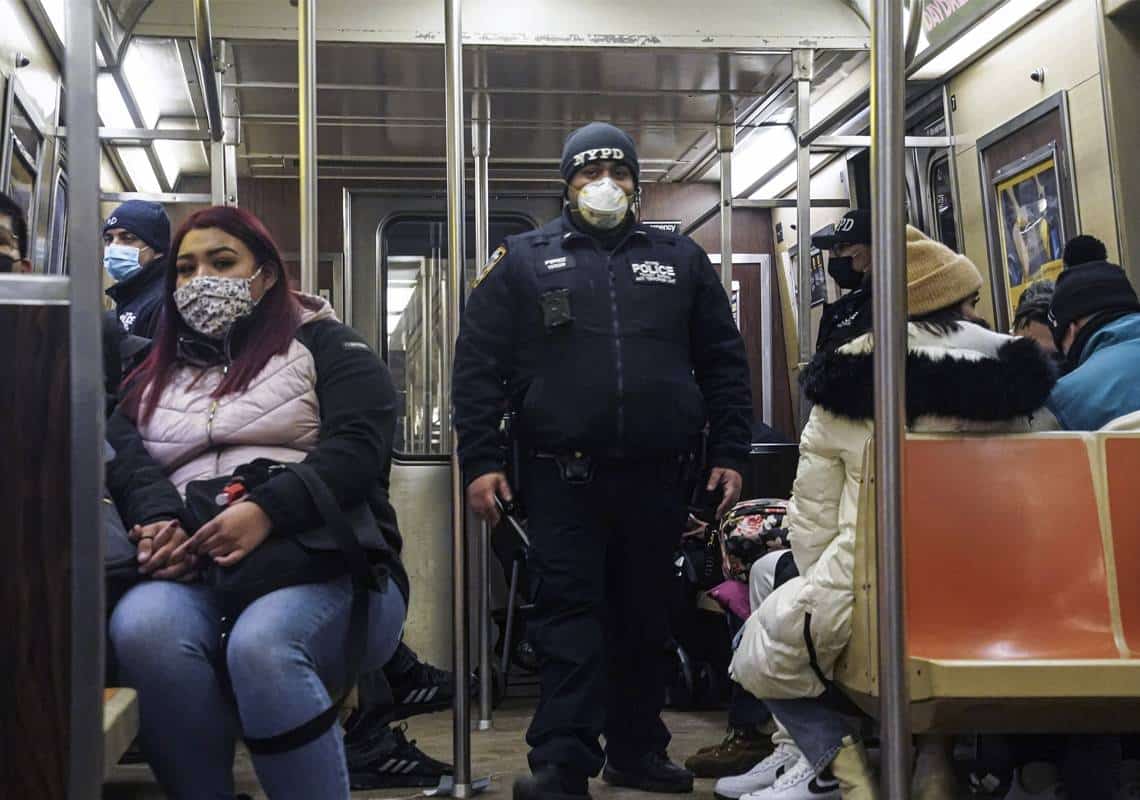 אימה ברכבת התחתית בניו יורק: 2 נדקרו למוות, 2 נוספים נפצעו