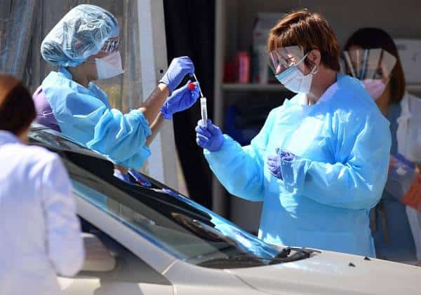 חשש מקבלת תוצאה שלילית שגויה: לוס אנג'לס עוצרת את השימוש בבדיקת קורונה נפוצה במיוחד