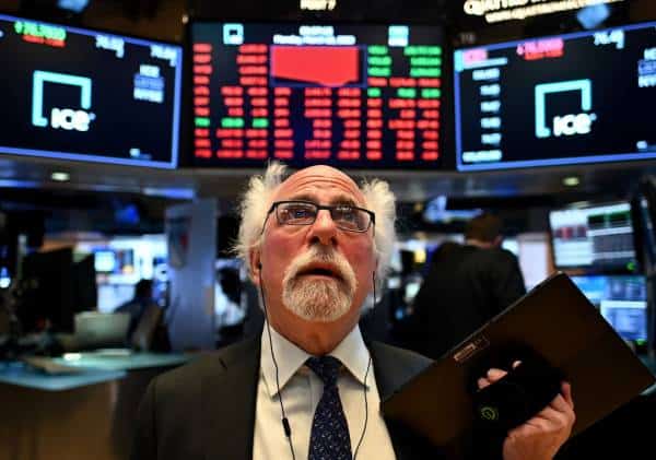 קריסה טוטאלית בוול סטריט: הדאו ג'ונס צנח ב-3,000 נקודות