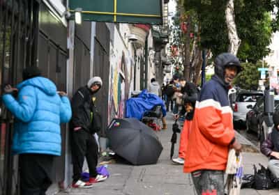 עיריית סן פרנסיסקו נתבעת בשל משבר הסמים - בזמן שניוסום טוען שערים רפובליקניות הן יותר מסוכנות