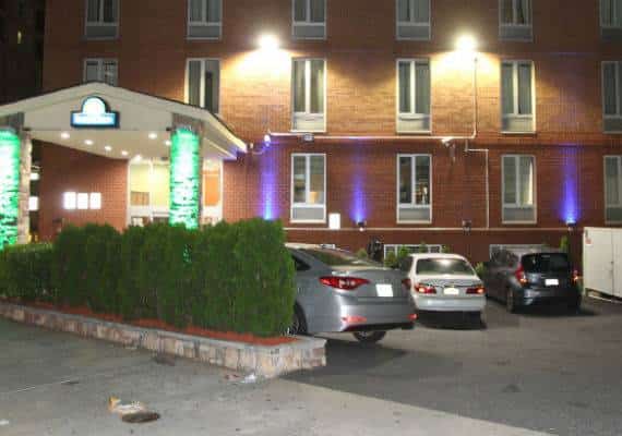 ניו יורק: תינוקת מתה לאחר שנמצאה מחוסרת הכרה בחדר מלון בקווינס