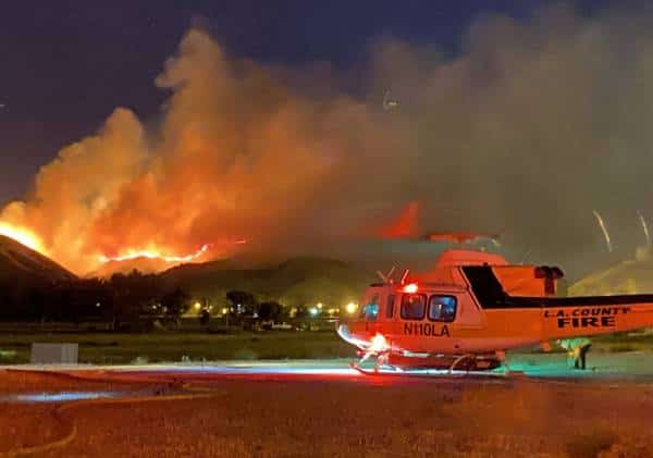 לפנות בוקר: שריפת ענק פרצה בצפון מחוז לוס אנג'לס